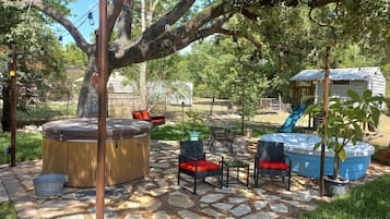 Bain à remous extérieur