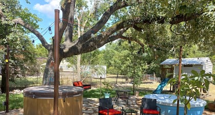 RELLIS-alueen maatila asuu 10 minuutin päässä Bryanin keskustasta, 15 min Kyle Fieliin