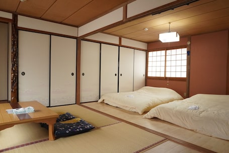Private Vacation Home | 1 bedroom, desk, laptop workspace, blackout drapes