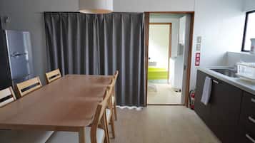 Nhà (Private Vacation Home) | Bếp riêng | Lò vi sóng, lò nướng, bếp nấu, nồi cơm