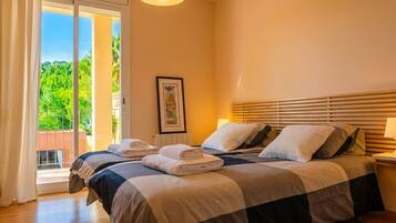 6 slaapkamers, een strijkplank/strijkijzer, gratis wifi, beddengoed