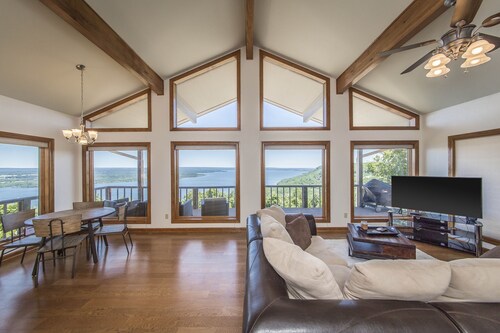 Breathtaking Lakeview  GUEST Home in Diamond Bluff