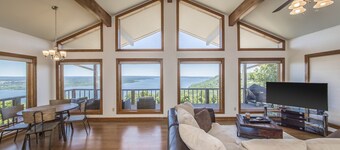 Breathtaking Lakeview  GUEST Home in Diamond Bluff