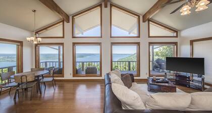 Breathtaking Lakeview GUEST Home in Diamond Bluff
