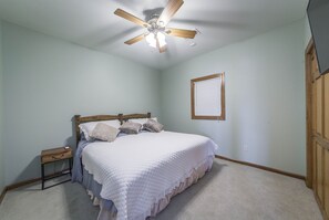 2 bedrooms, in-room safe, WiFi, bed sheets - Breathtaking Lakeview  GUEST Home in Diamond Bluff (Quitman)