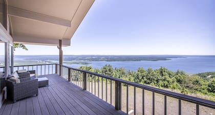 Breathtaking Lakeview GUEST Home in Diamond Bluff