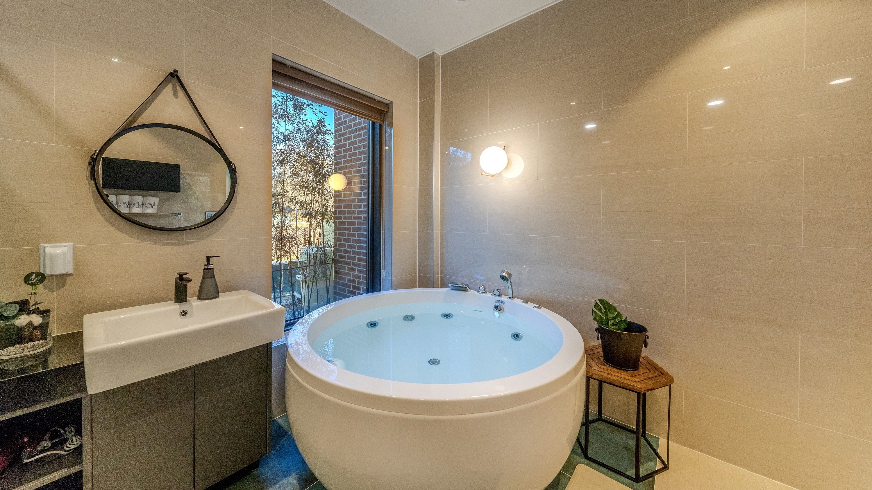 studio (m) | jetted bathtub