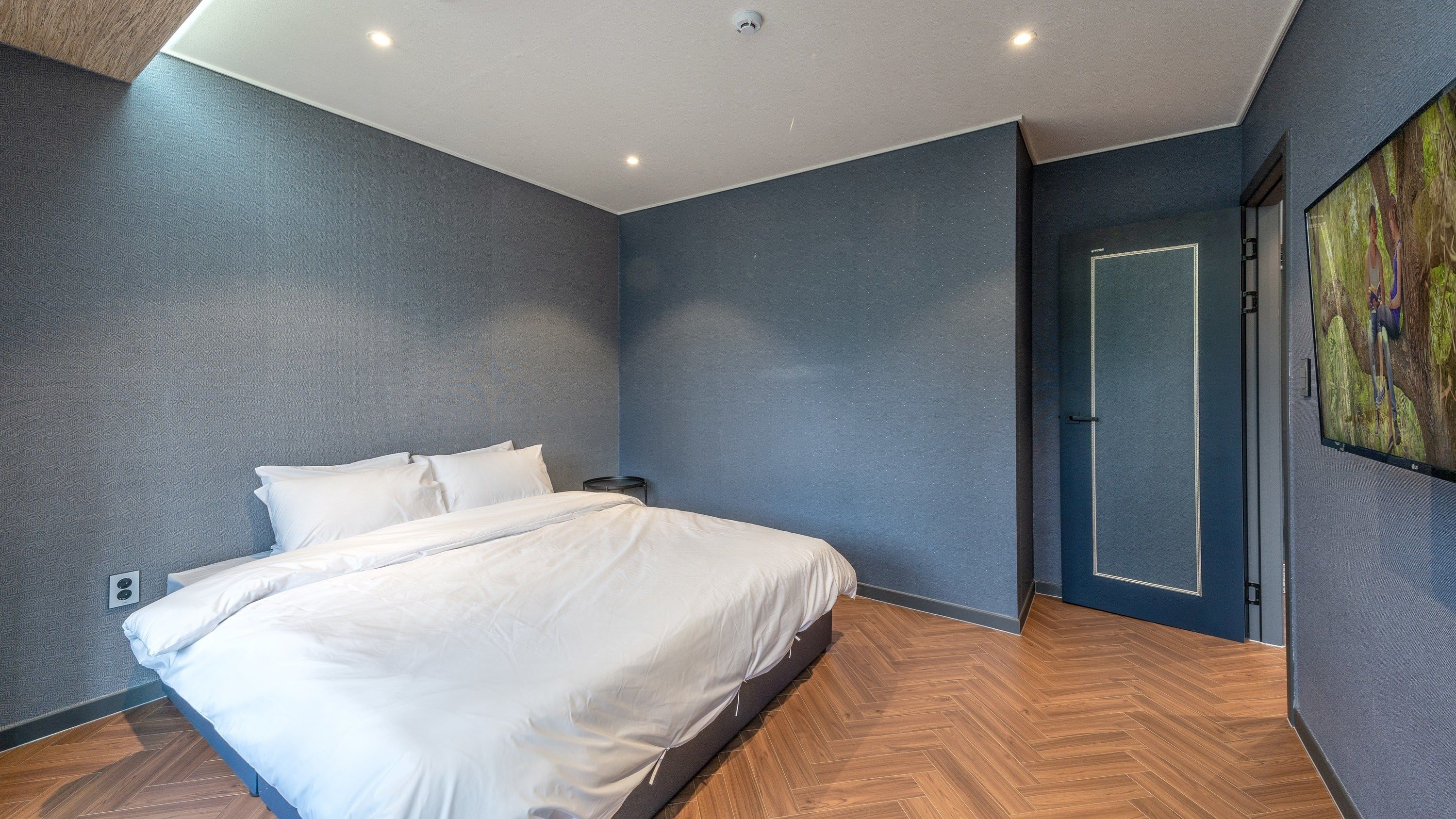 suite (g) | 1 bedroom, blackout curtains, soundproofing, free wifi