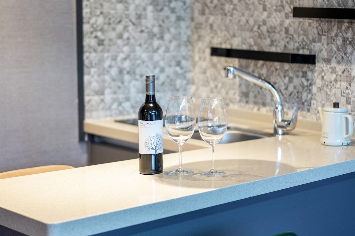 suite (g) | private kitchenette | fridge, microwave, stovetop, rice cooker