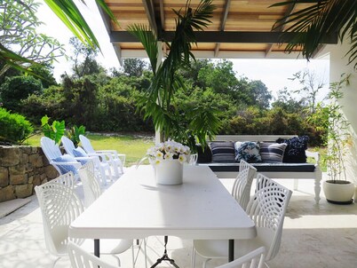 Beach House-Perfect Retreat- 5 min walk to Tallow Beach!