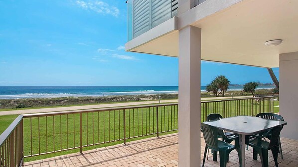 Outdoor dining - Bilinga Beach 4 - Absolute Beachfront (Bilinga)