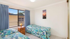 2 bedrooms, internet - Bilinga Beach 4 - Absolute Beachfront (Bilinga)