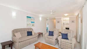 TV - Bilinga Beach 4 - Absolute Beachfront (Bilinga)