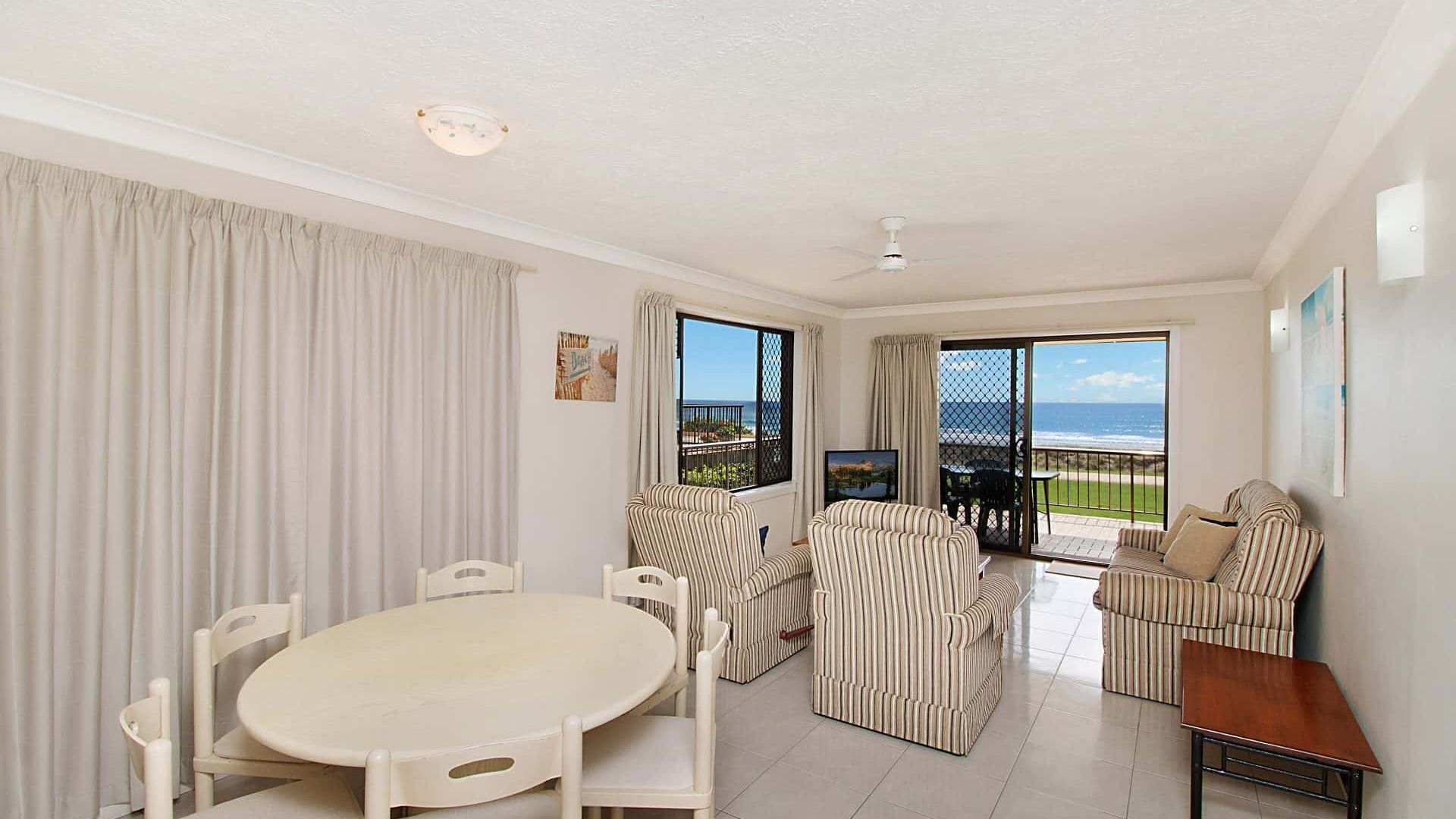 Bilinga Beach 4 - Absolute Beachfront — image 2