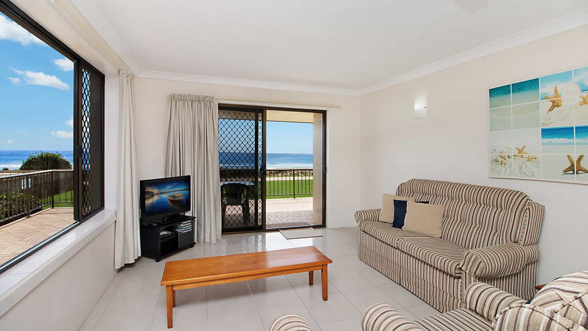 Bilinga Beach 4 - Absolute Beachfront — image 5