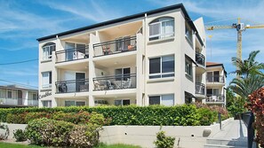 Exterior - Caribbean 8 - Bilinga/ North Kirra Beachfront - Min. 3 Night Stays! (Bilinga)