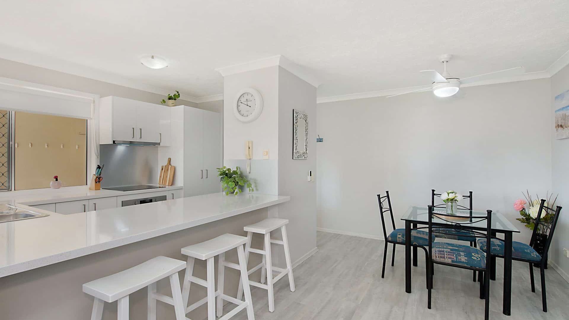 Caribbean 8 - Bilinga/ North Kirra Beachfront - Min. 3 Night Stays! — image 3