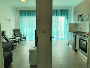 Kjøleskap, mikrobølgeovn, ovn og oppvaskmaskin