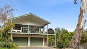 Exterior - Oceanswell - A comfortable family holiday home (Lorne)