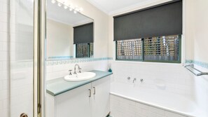 Bathtub