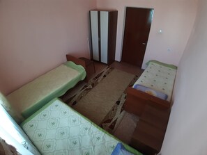Shared Dormitory, Mixed Dorm, Shared Bathroom (3 Beds) | Premium bedding, down comforters, iron/ironing board, free WiFi