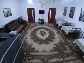 Shared Dormitory, Mixed Dorm (2 Beds) | Living area