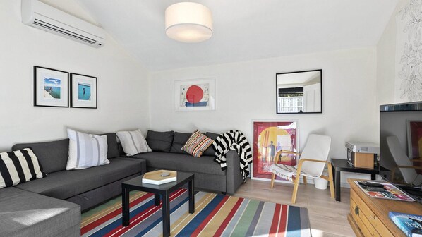 TV, fireplace, DVD player