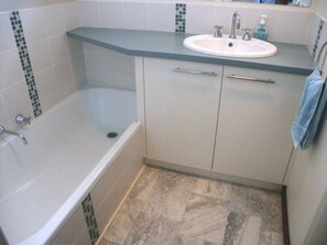 Unclassified image, 3 of 10, button - Beachview (Lorne)