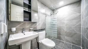 Room, 2 Double Beds, Terrace, Valley View (Garden 01) | Bathroom | Shower, free toiletries, hair dryer, towels - Mulbitgarden Pension (Inje)
