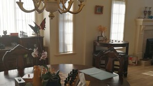Unclassified image, 5 of 14, button - Com House (Richmond)