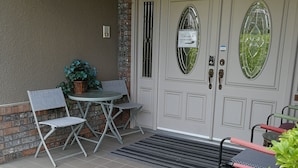 Unclassified image, 3 of 14, button - Com House (Richmond)