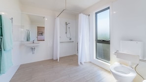 Bathroom - Disabled access and wheelchair friendly, pets allowed, disabled bathroom (Cowes)
