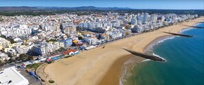 Beach nearby - Gaveto- Sea Front, Refurbished and Cozy (Quarteira)