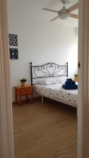 1 sovrum och sängkläder