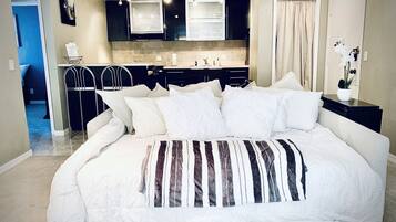 2 bedrooms, desk, iron/ironing board, free WiFi