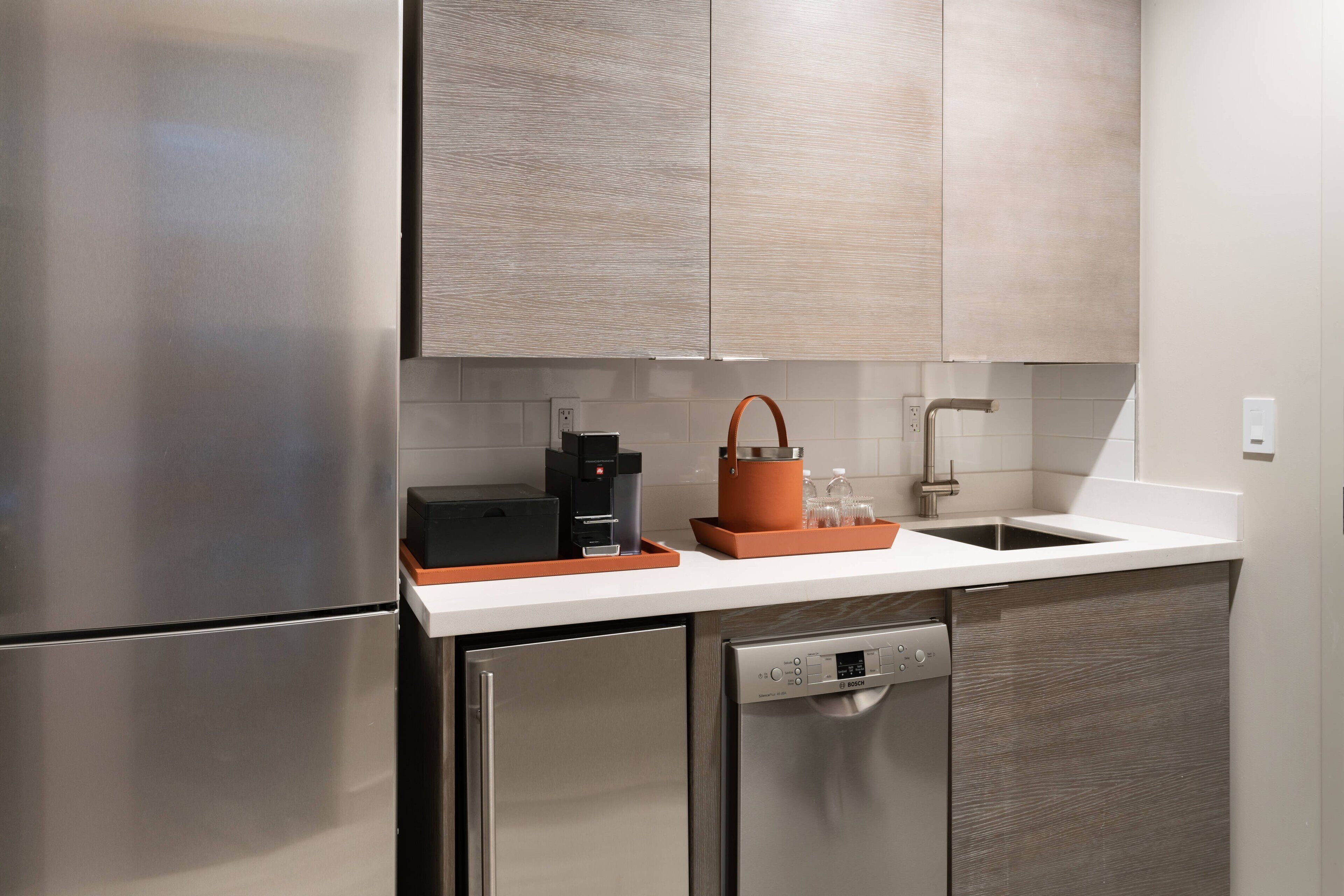 luxury suite, 1 bedroom, balcony | private kitchen | coffee/tea maker