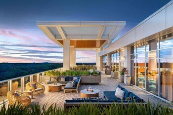 Lounge at JW Marriott Orlando Bonnet Creek Resort & Spa