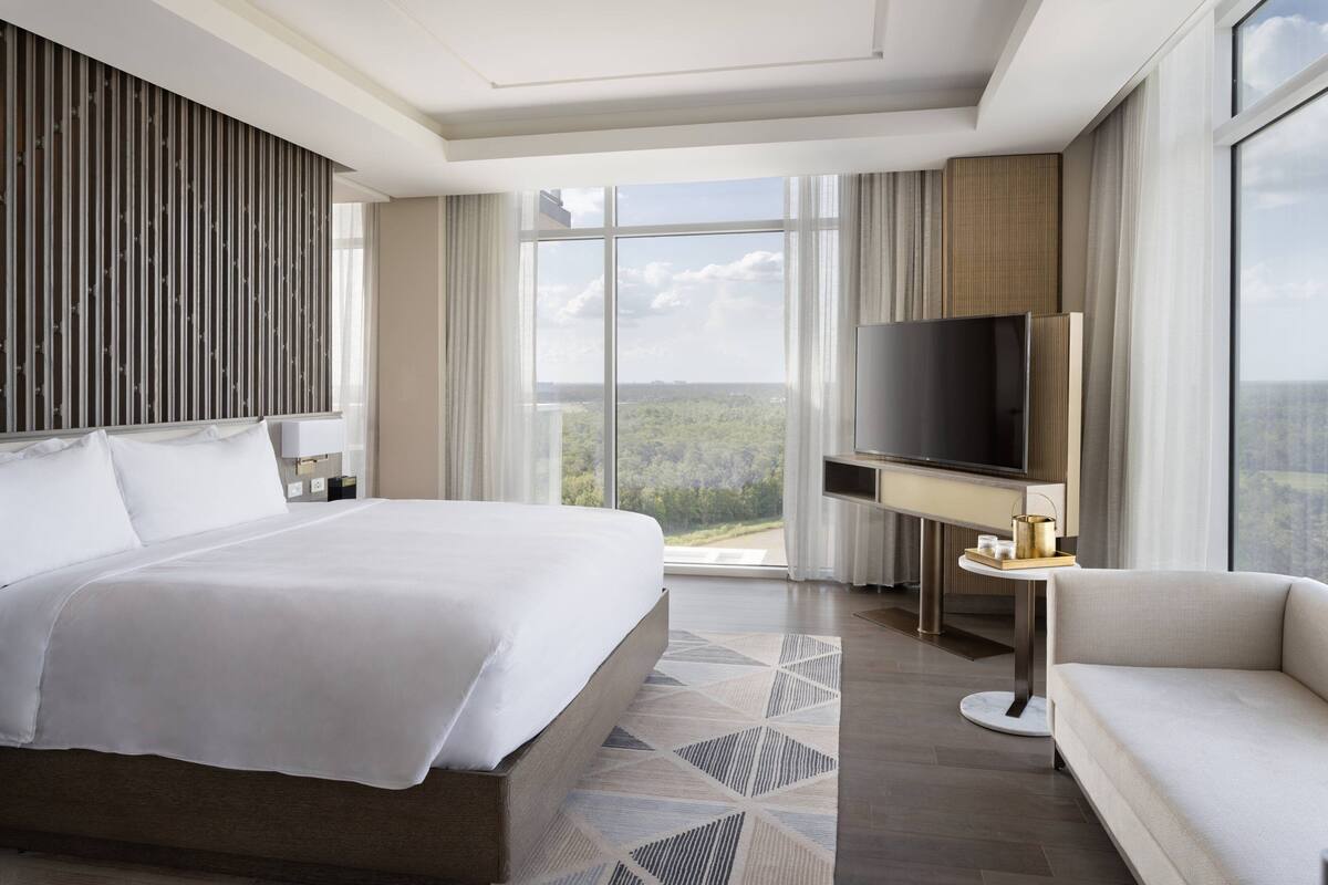 ห้องเพรสซิเดนเชียลสวีท, 1 ห้องนอน | เครื่องนอนระดับพรีเมียม, ตู้นิรภัยในห้องพัก, โต๊ะทำงาน