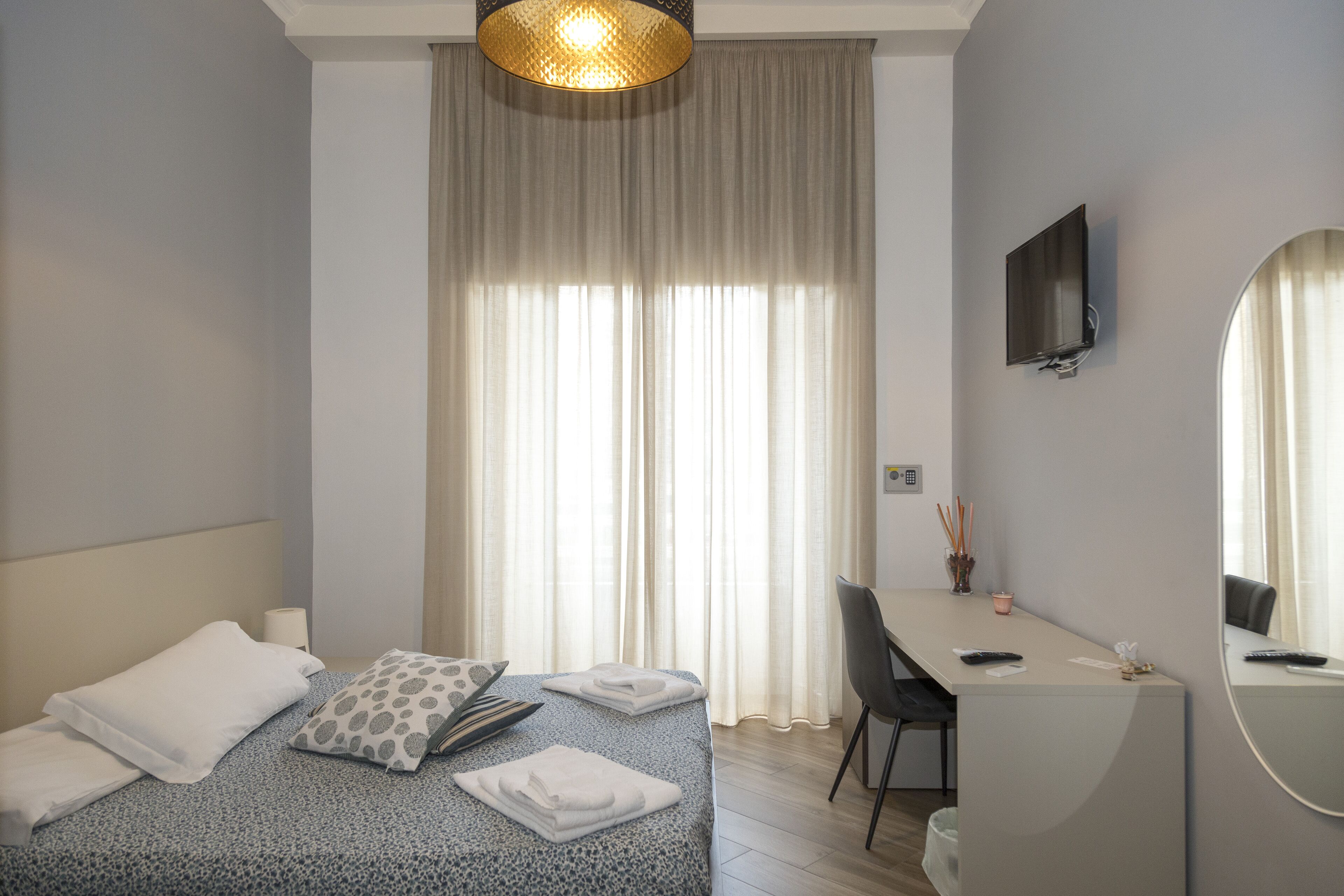 Quadrupla Deluxe | Una cassaforte in camera, una scrivania, postazione laptop