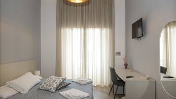 Quadrupla Deluxe | Una cassaforte in camera, una scrivania, postazione laptop