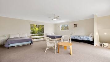 3 quartos, berço de viagem, acesso à internet