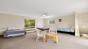 3 quartos, berço de viagem, acesso à internet