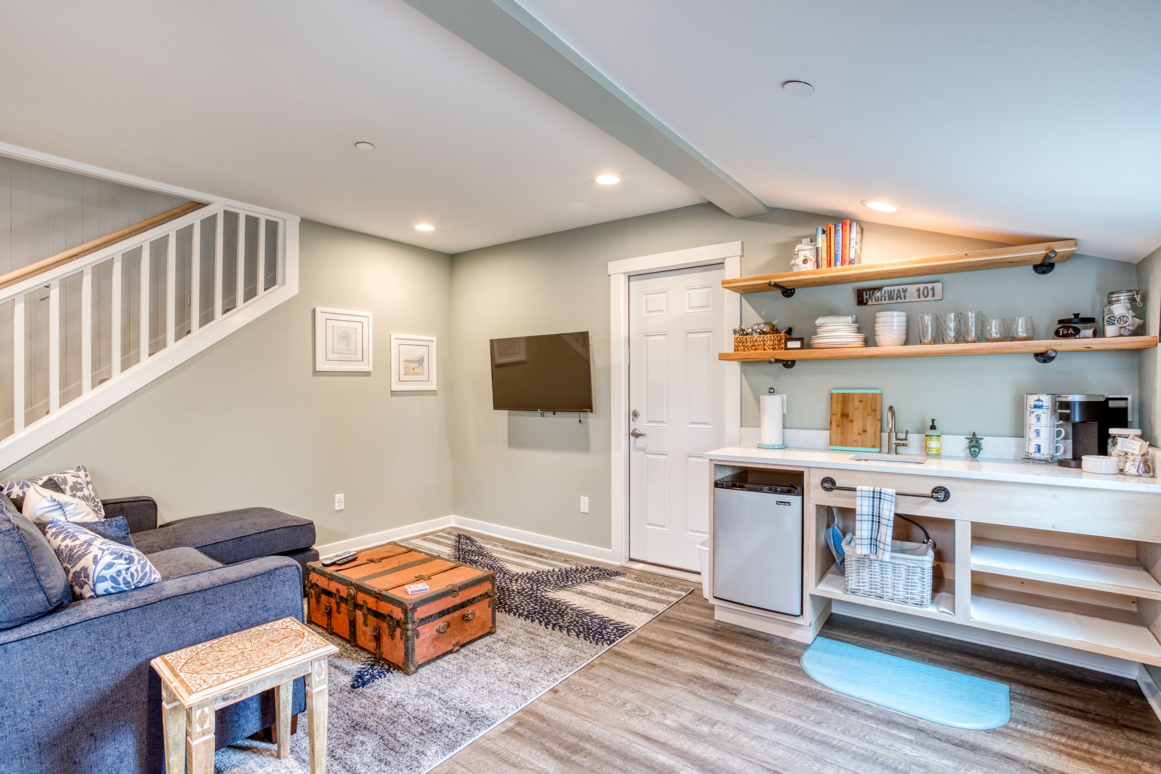New listing! Newly remodeled inn suite w/ kitchenette & easy beach access! in Seaside, United States