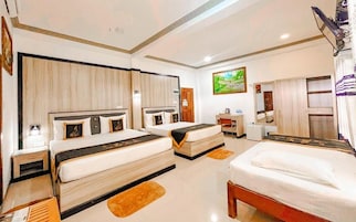 Deluxe Quadruple Room | Egyptian cotton sheets, premium bedding, memory foam beds, desk