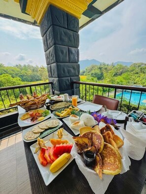 Deluxe Quadruple Room | Balcony view - Sigiriya Kingdom Resort (Dambulla)