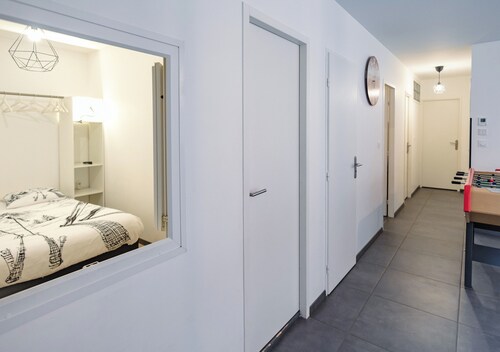 Mooi appartement gerenoveerd, slaapt 12, naast de stoeltjeslift, WIFI, BABYFOOT