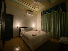 Deluxe Double Room | Pillowtop beds, in-room safe, iron/ironing board, free WiFi