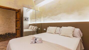 3 bedrooms, in-room safe, iron/ironing board, free WiFi