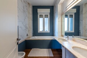 Bathtub, hair dryer, bidet, towels