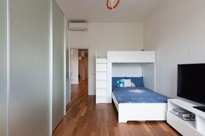 3 bedrooms, WiFi, bed sheets